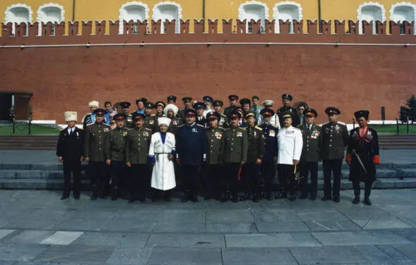 Делегаты Большого круга на Красной площади В июне 2000 года делегаты КСС - фото 2