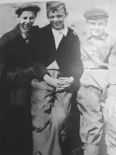 9 мая 1945 года Москва Чистые Пруды Я не участвую в войне Война участвует - фото 2