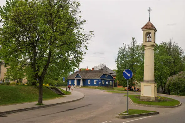 Часовенный столп Šv Jonas Nepomukas XVII в Лодка на озере Galvė - фото 6