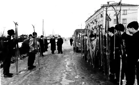 195802 В путь готовы Слева Лев Исаев Михаил Андреев По преданиям сначала - фото 5
