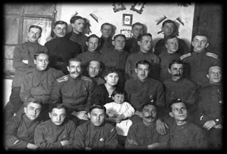 Офицеры Симферопольского офицерского полка С тех пор как армия стала - фото 3