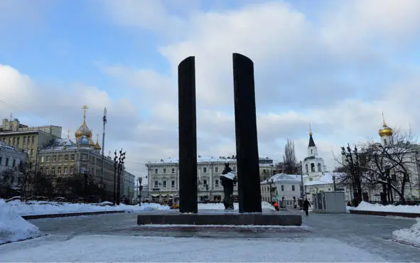 На Сретенке в ее современной части между Бульварным и Садовым кольцами не - фото 29