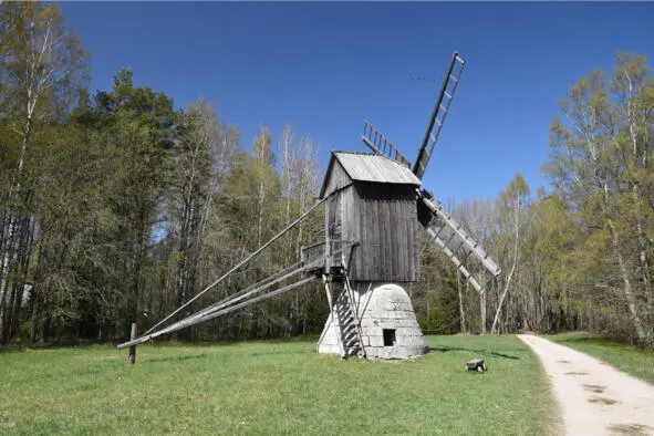 Ветряная мельница XIX в Часовня из деревни Sutlepa XVII в - фото 13