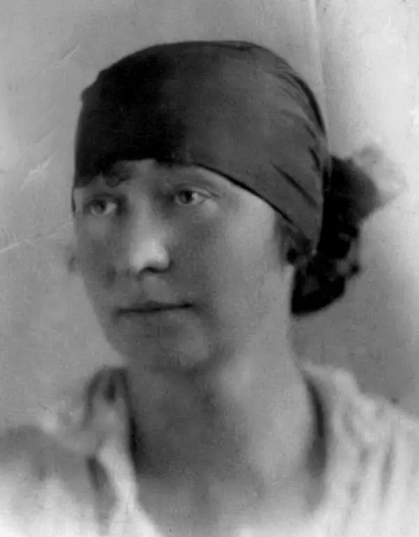 Эмма Кестер 1921 РГАСПИ Поднимаясь к себе на рассвете я представляла свое - фото 6