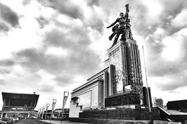 Рабочий и колхозница Покорителям космоса РодинаМать в Волгограде - фото 3