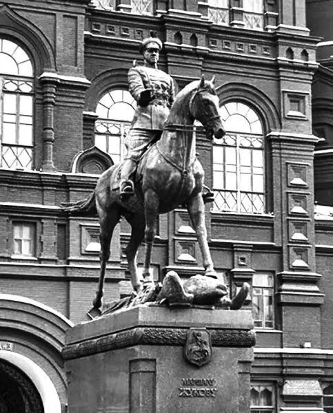 Маршалу Г К Жукову в Москве П А Столыпину Памятник И Сталину в г Гори - фото 18