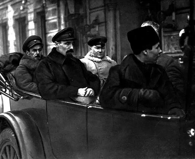 1919 г январь Слева направо член РВСР АОкулов член РВС Армии Советской - фото 5