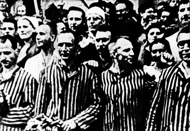 1940 г июнь Освобождённые революционеры слева направо АЗандманис - фото 9