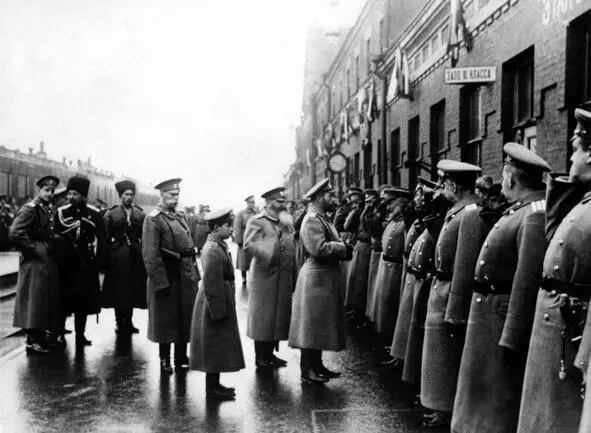 Николай II в Могилеве 1916 год Фото ТАСС Могилёвская ратуша начало - фото 24