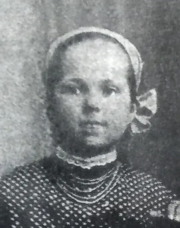 Пятнадцатилетняя работница шахты Ирина В 1918 году Ирина в возрасте 15 лет была - фото 12