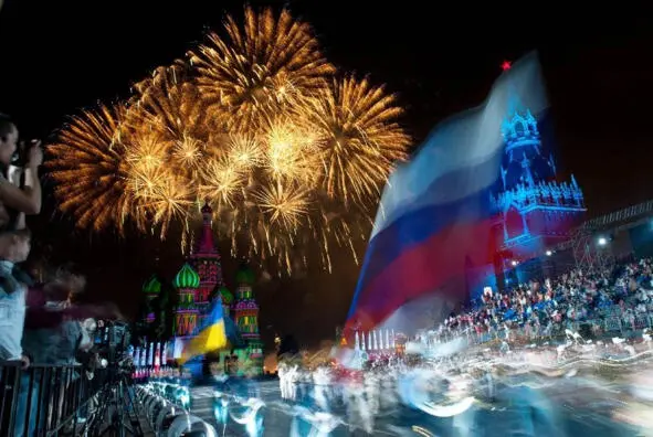 Remember to say what the most popular national holidays in Russia are - фото 4