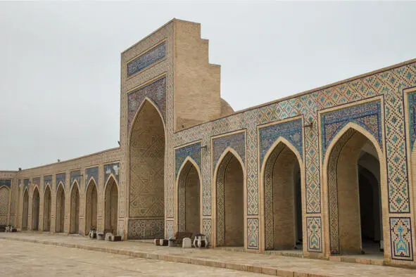 Крытая галерея мечети Kalon XVI в Фигура Чаепитие напротив ханаки - фото 8