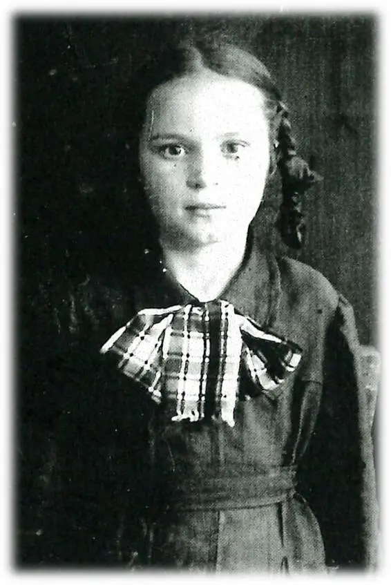 1941 г Лена закончила 1ый класс в г Днепропетровск Днепре Дальнейшая - фото 1