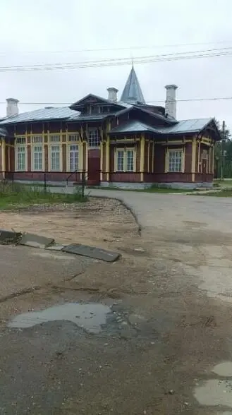 Прямо теремок с башенками Узнал потом что на этой дороге много таких вот - фото 13