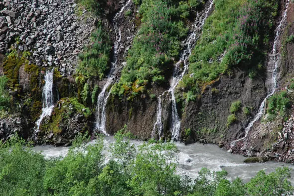 Гроздья водопадов и непокорный Терек Здесь начинается ущелье Трусо - фото 5