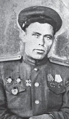Лейтенант Иван Афанасьев командир гарнизона дома Павлова автор книги Дом - фото 53