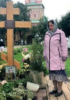 З П Селезнева на могиле архимандрита Кирилла Павлова в СвятоТроицкой - фото 78