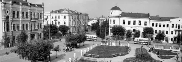 Сквер на углу ул Советской и ул им Коммунаров в г Гомеле 23 сентября 1953 - фото 24