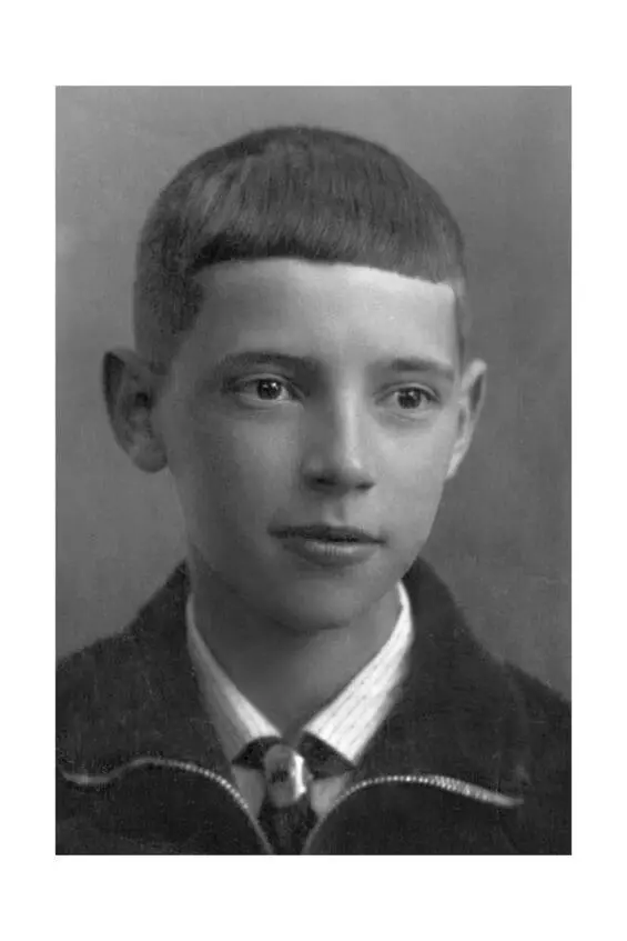 Талик перешел в пятый класс Ленинград июнь 1939 года Левa рaно нaучилcя - фото 9