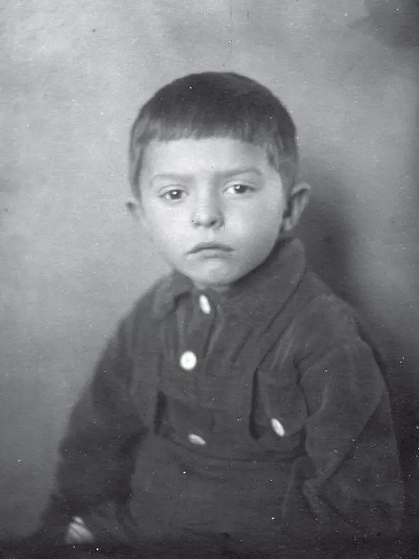 Глеб Якунин в детстве Глеб потерял веру в пятнадцать лет но позднее студентом - фото 12