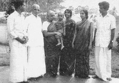 Кришнамачарья с семьей Еще один очень важный текст Йогарахасья Натхамуни - фото 19