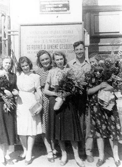 1106Ж А Коваль среди студентов набора 1952 года 16 Источник фото - фото 5