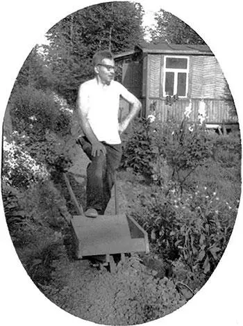 1110На дачном участке 1960е годы 22 Источник фото ДСАЖАК Но также - фото 9
