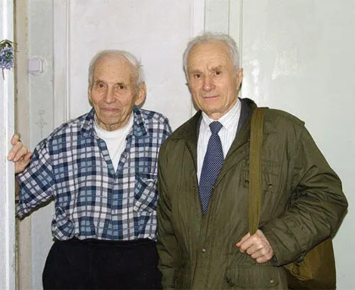 1208Ж А Коваль и В Я Ермоленко один из членов Совета Ветеранов ГРУ 25 - фото 40