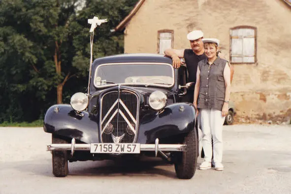 Встреча на дорогах Лотарингии Рене Вириг с супругой у своего свадебного - фото 1
