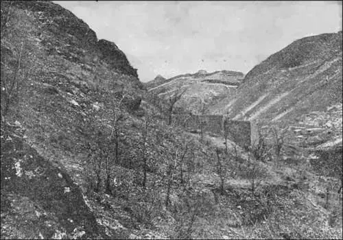Рис 10 Вулканические горы возле г Калгана Собственно город начинается - фото 11