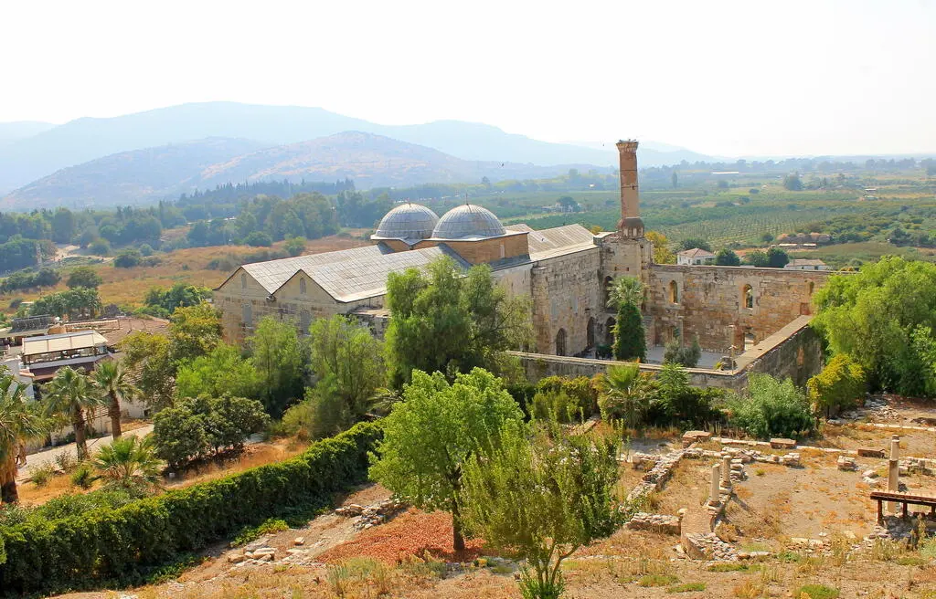 Исабей мечеть между двух религий Мечеть Исабей İsa Bey Camii находится - фото 23