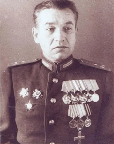 Это мой папа фото 1943 г Позднее уже в мирное время отец взял меня - фото 5