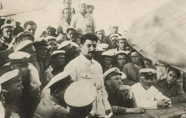 Сталин и Ворошилов на крейсере Червона Украина 1929 г Это был первый раз - фото 47