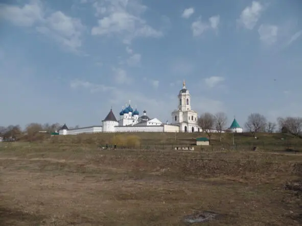 Я приехала в Серпухов в пятницу но туристов было очень много В монастыре - фото 3
