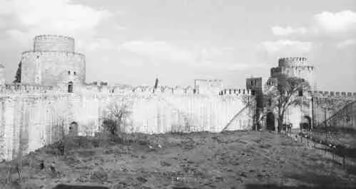 Становится ясно что эта стамбульская Стена тоже в определенном смысле - фото 163
