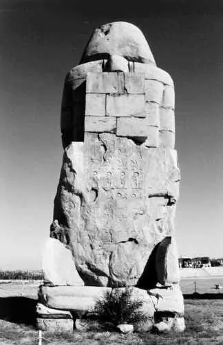 рис1946 Таким образом оба древнейших колосса Мемнона якобы XIV века до - фото 180