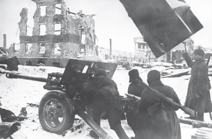 Сталинградская битва Фотохроника 1942 г Сталинградская битва была одним из - фото 22