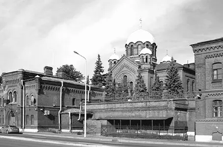 Фигурная кладка фасада создала впечатление замковых строений В марте 1879 г в - фото 62