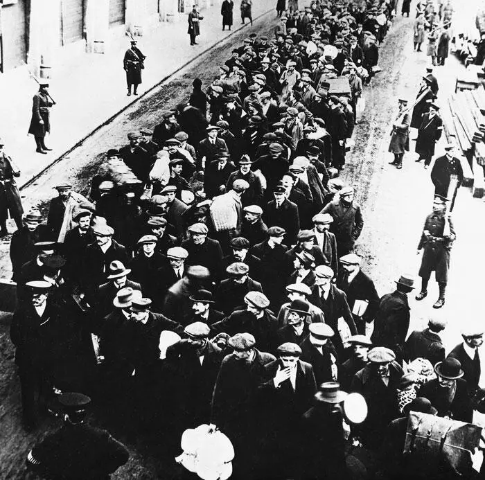 С началом Первой мировой войны в Британии были интернированы все - фото 9