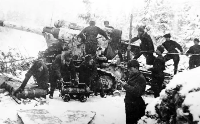 Расчёт советской 203мм гаубицы Б4 Армия имела 33й и 261й гв тяжелые - фото 26