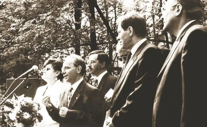 Открытие медицинского факультета выступает академик Ю В Наточин 1995 В - фото 5