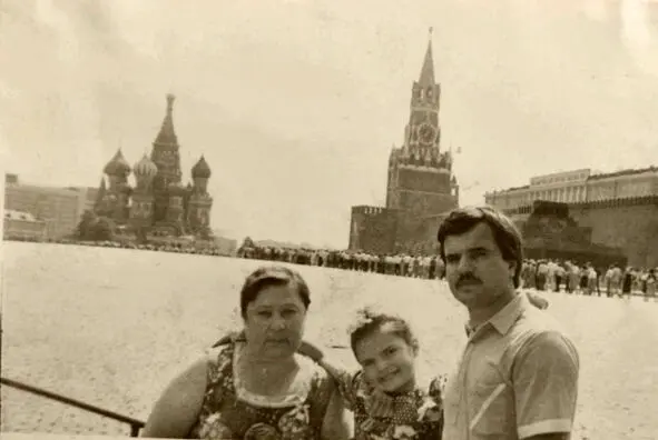 На Красной площади Оля радуется Москве В Москве у нас была насыщенная - фото 22