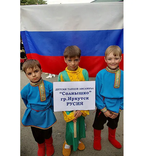 За честь России в Болгария Слева направо Сережа Алеша Репетиция Соня - фото 53