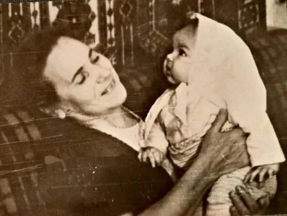 Баба Надя с внучкой Ольгой Дед Гоша с внучкой - фото 6
