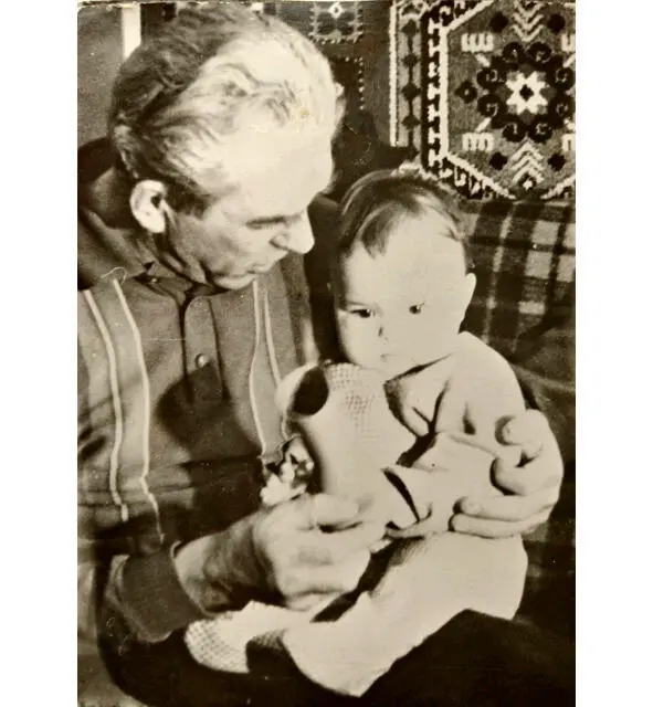 Дед Гоша с внучкой Баба Алла и дед Гоша с внучкой Олей - фото 7
