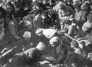 Махновцы изучают проект соглашения с красными Старобельск 1920 г Н Махно - фото 17