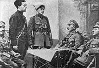 Ворошилов и Буденный слушают рапорт подчиненных Штаб Махно в 1919 году - фото 35