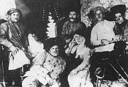 Командиры махновцев Слева направо С Каретников П Петренко Н Махно - фото 46