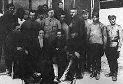 Н Махно и Г Кузьменко среди интернированных махновцев в Польше Махновские - фото 48