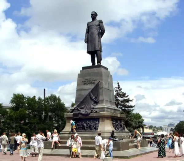 Памятник адмиралу Нахимову В ноябре 1996 года на стенке Графской пристани - фото 5